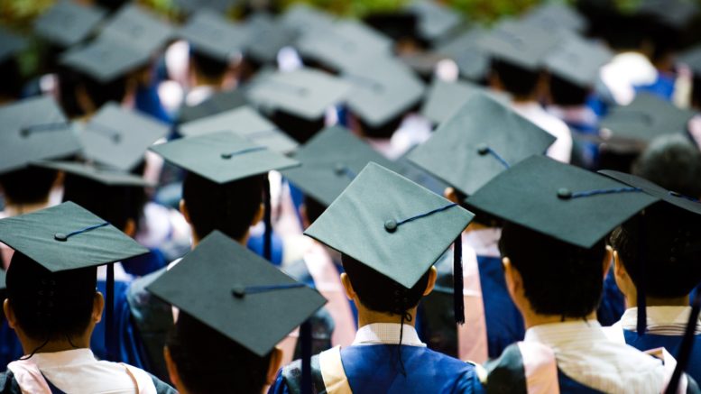 Mengapa Keputusan Membenarkan Graduan Asing Bekerja Akan Memburukkan Lagi Nasib Graduan Tempatan?